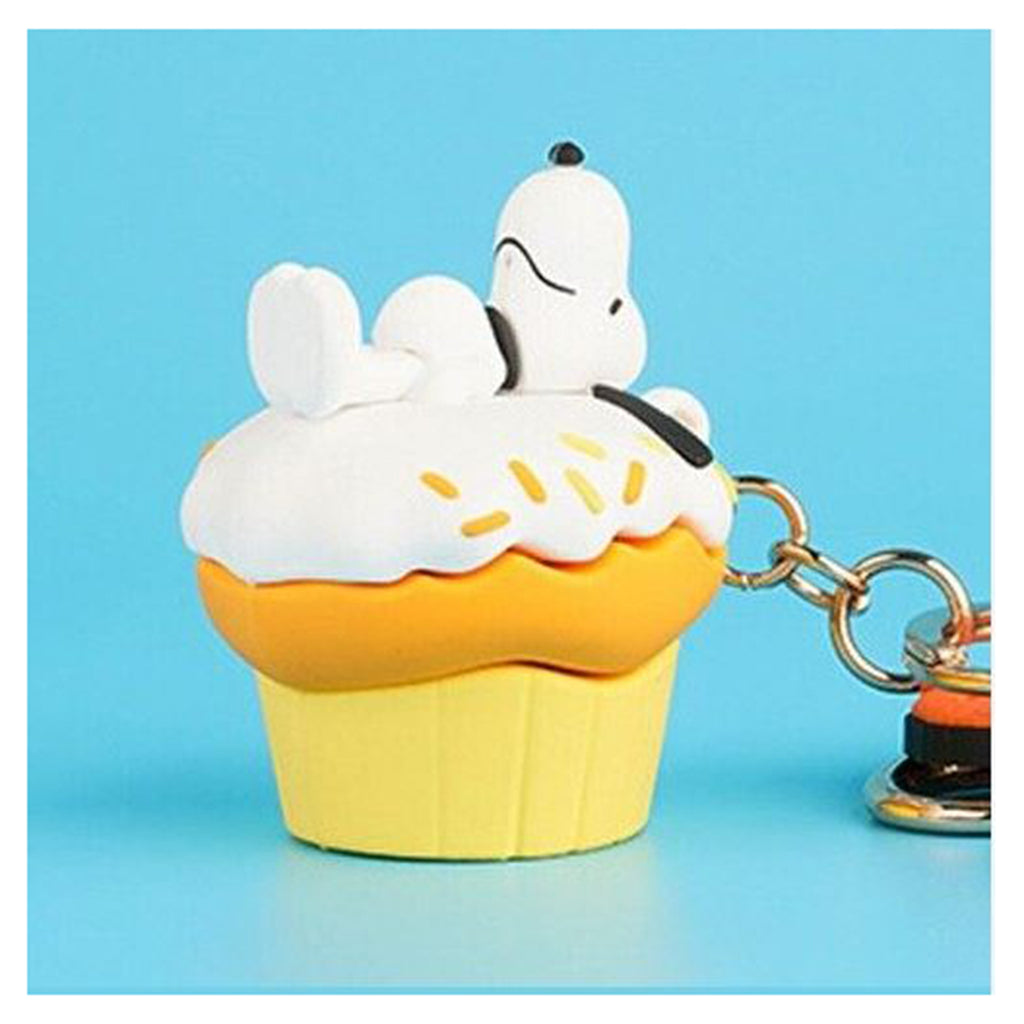Peanuts Snoopy On Cupcake Mini Figure Keychain - Radar Toys